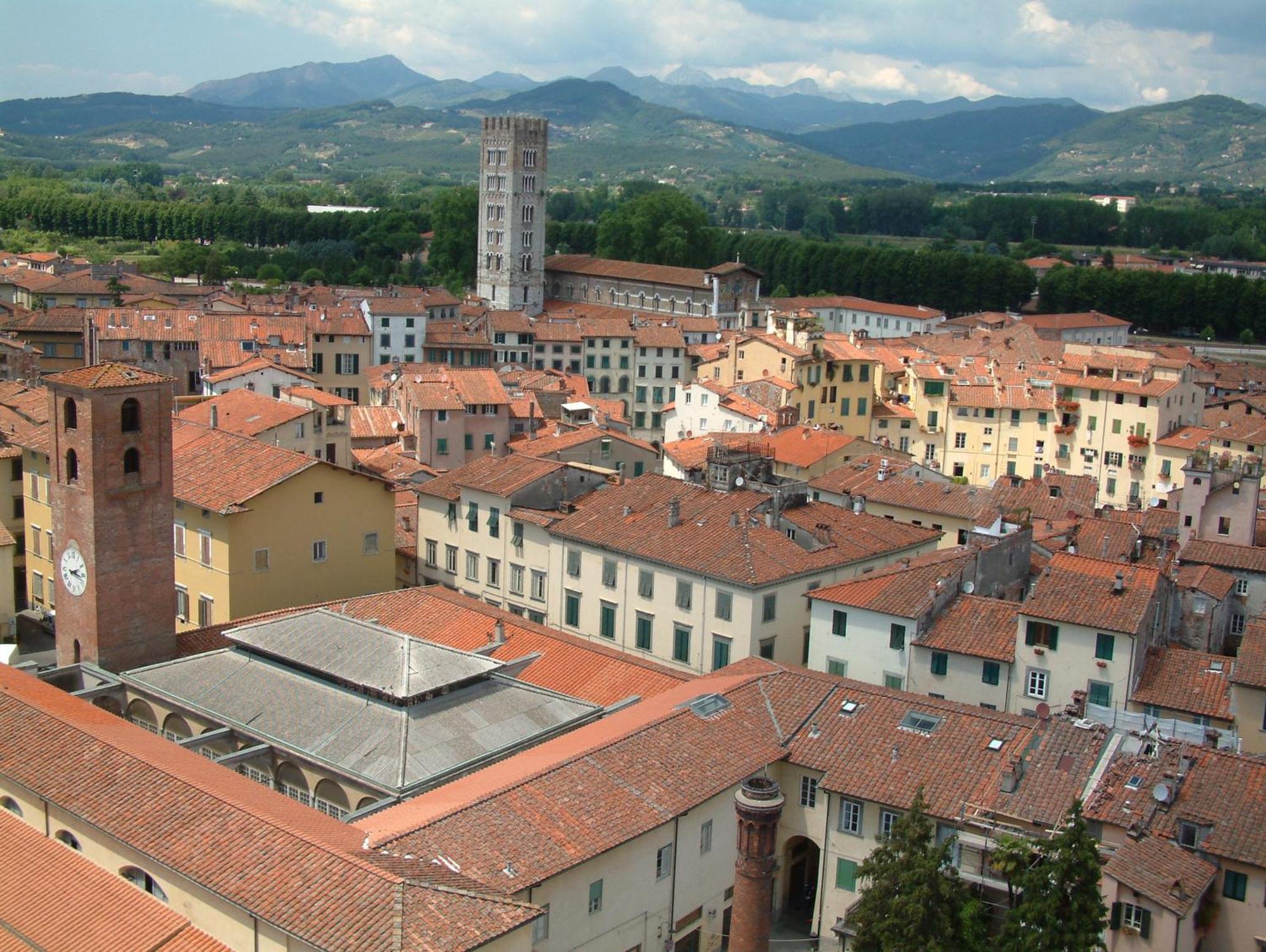 Apartment Anfiteatro Lucca Esterno foto